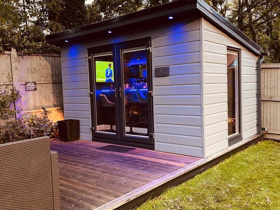 barndominium_us's tweet photo. That’s it, I need a backyard bar https://t.co/jFHGk6oHkR