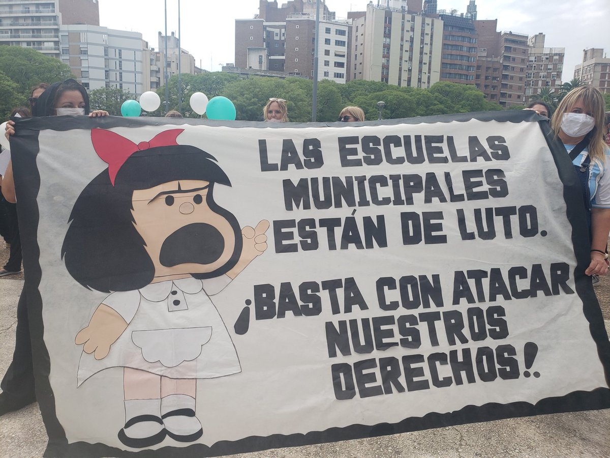 lagunadeoro's tweet photo. #NoAlCongreso 
#LlaryoraMiente https://t.co/odzzEksqdE