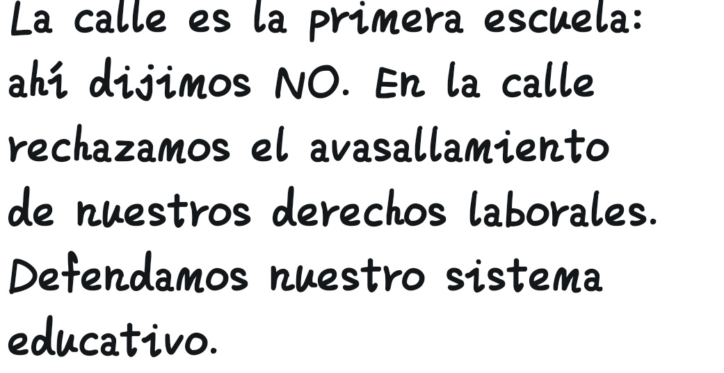 lagunadeoro's tweet photo. #NoAlCongreso 
#LlaryoraMiente https://t.co/6HMcmZoEHy
