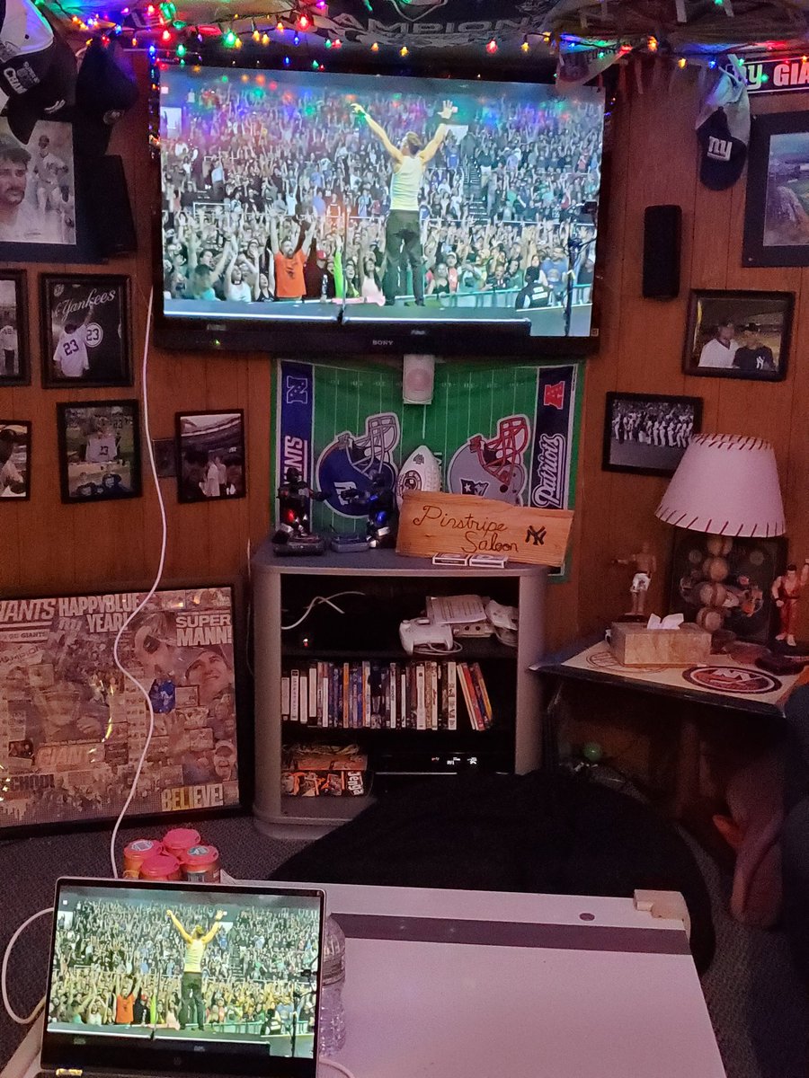 mundy311's tweet photo. @311 pre show check in progress for first #streamsystem tonight. #Music takes me back to an awesome time and a lot of "foggy" situations. Can't. Effing. Wait. #Music #Allsystemsgo #Thanksfor30years https://t.co/Q1u5yJf9Cw