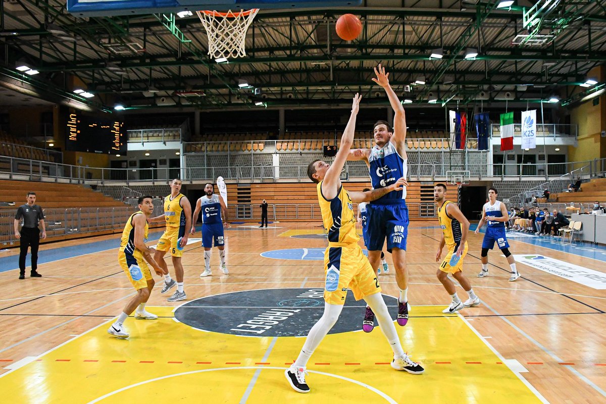 🔴⚪ Na gostovanju v Kopru se žal rezultatsko ni izšlo. Domači KK Koper Primorska je bil v 8. krogu državnega prvenstva uspešnejši z 69:57. Nova priložnost za tretjo letošnjo zmago bo že v soboto, na zaostali tekmi s Triglavom, v Kranju. #KKŠentjur #GremoŠentjur