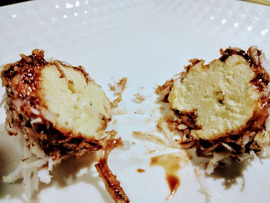 BigJayz_Kitchen's tweet photo. Coconut Crusted Hazelnut Cream Balls #FoodFusion #Culinarymasterclass #Culinaryschool https://t.co/DLSPLdzoTN