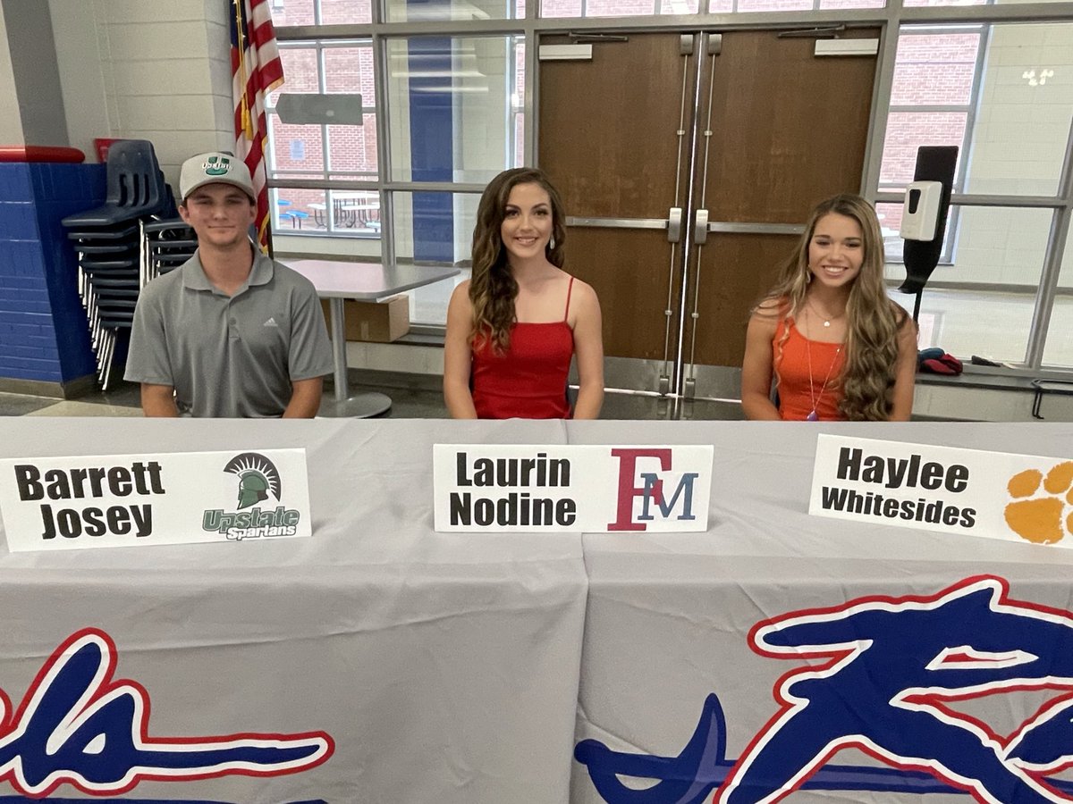 SpartanburgD5's tweet image. Proud of these ⁦@JFBHSRebels⁩ student athletes!  They’ll be taking their talents to the next level, by signing college scholarships today⛳️🥎 Way to go Rebels! 💙 ⁦@USCUpstate⁩ ⁦@ClemsonTigers⁩ ⁦@francismarionu⁩ #OnceARebel #AlwaysARebel #WeAreD5