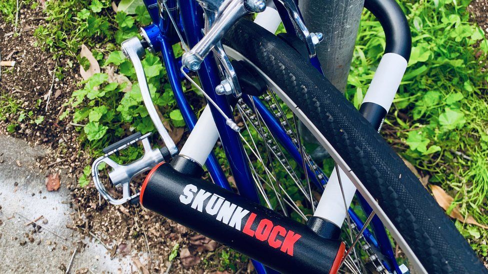 grescoe's tweet photo. After having 8 bikes stolen, this inventor came up with the SkunkLock—it emits a gas so foul-smelling it makes bike thieves vomit. https://t.co/wGDejXISBQ https://t.co/dbhvkm7BSH