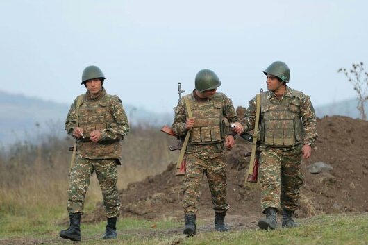 pampaIIIpelis's tweet photo. La dura realidad.🇦🇲🇦🇿
 🔴🔴🔴🔴🔴🔴🔴🔴
Al momento de caer #Shusha  la ciudad q dista un par de km de la capital #Stepankert  menos de 200 soldados podian defenderla .
Al parecer hubo una masiva desercion de los voluntarios llegados  de #Armenia. https://t.co/fFUoPPd4gP