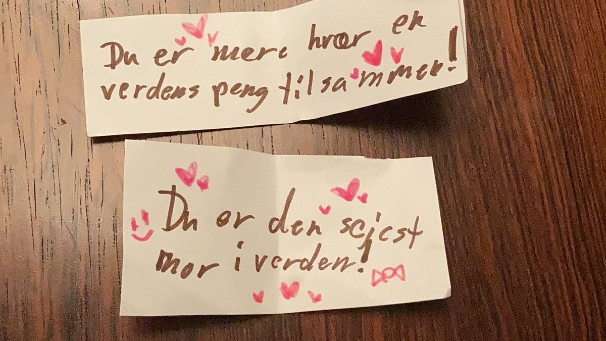 geskefiha's tweet photo. Julegaven gemmer stadig på små sedler til stride dage - hvor heldig kan man være ❤️ #biglove #enebarn https://t.co/kryYYH0Yj3