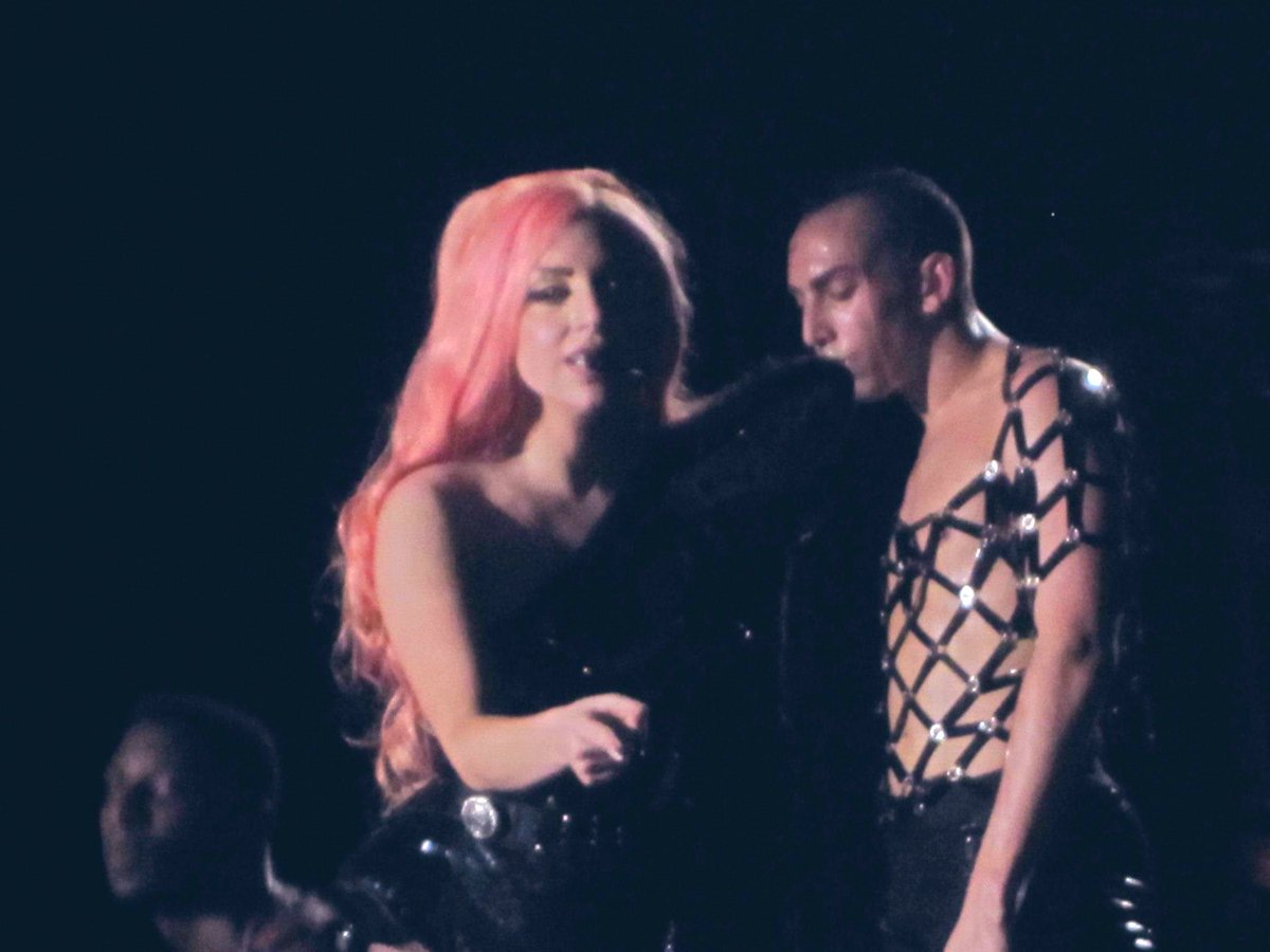 gtemponii's tweet photo. Dia de celebração dupla! ❤️ #BornThisWayBallBrazil #7YearsOfARTPOP https://t.co/N3FsqbyPBW