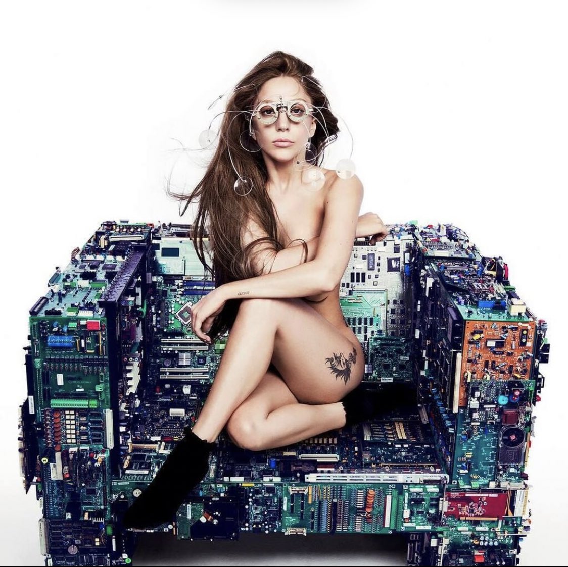 gtemponii's tweet photo. Dia de celebração dupla! ❤️ #BornThisWayBallBrazil #7YearsOfARTPOP https://t.co/N3FsqbyPBW