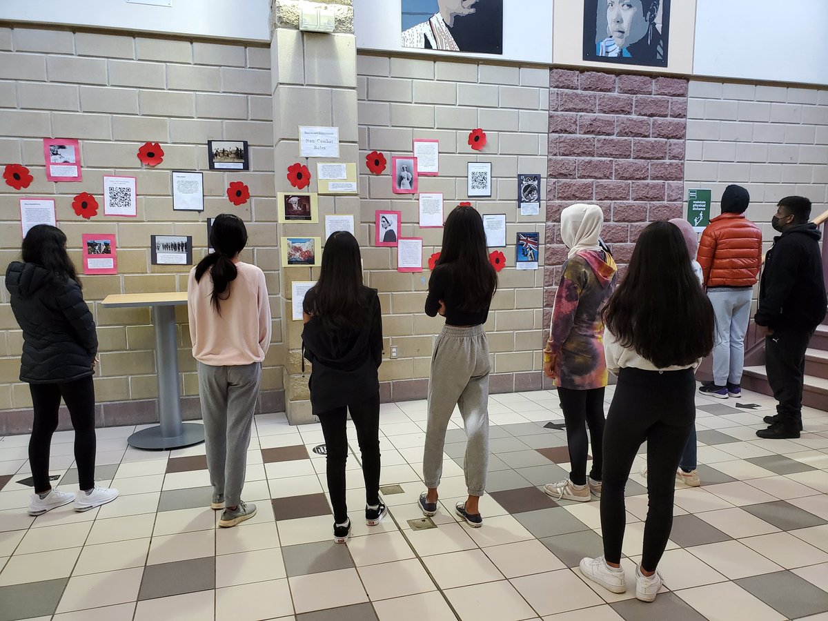 NatalieeTsui's tweet photo. 1/2 @MHS_YRDSB learning &amp; commemorating #RemembranceDay w/ school gallery walk ft. student made exhibits: Remembering Our Veterans, Non-combat Experiences, Forgotten &amp; Unseen Truths, Reflecting on Impacts of Wars &amp; Conflicts @YRDSB @HistoricaCanada @CanWarMuseum @Memory_Project https://t.co/ZAN2OMnPf6