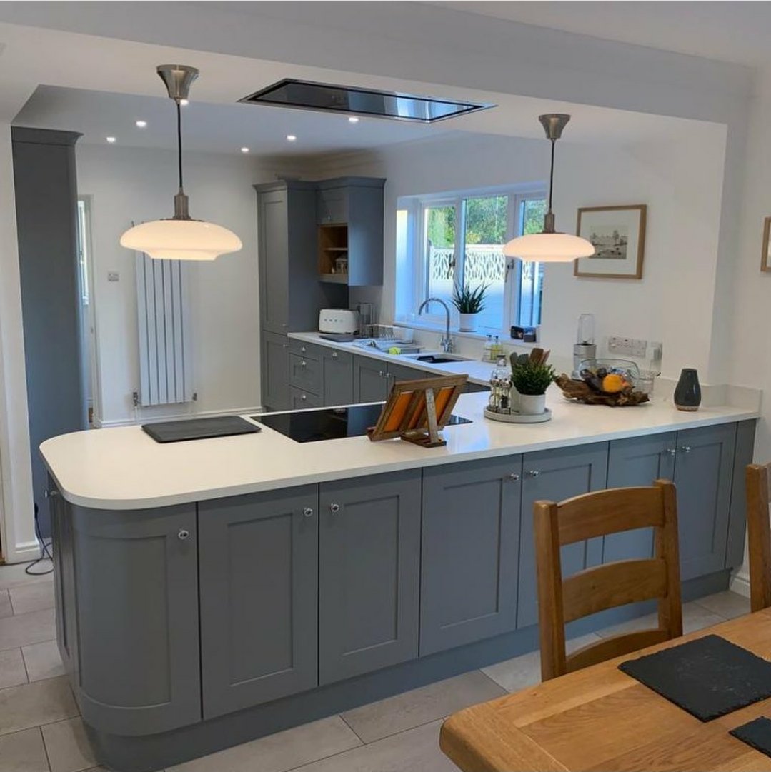KBB_EALtd's tweet photo. What a beauty ๐ Timeless shaker style kitchen โญ๏ธMasterclass Marlborough in Dust Grey. @Masterclasskitc
#masterclasskitchens #thekbbcentre #kitchendesign #shakerkitchen #quartzworktops #neffappliances #quookertapuk #MyNeffKitchen https://t.co/kHe2m1j7OG
