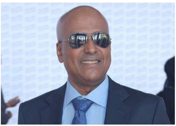 djocheur's tweet photo. il a encore raté une occasion de la fermé. Ahmed Ali Amir croit qu'il est seul à bien comprendre "les accords de Fomboni". Il ne voit pas du tout la #Tournante. A @FaizaSYoussouf  de l'expliquer si bien sure elle a encore son numero. @AhmedAliAmirCom . #veke https://t.co/qvcmPsNAnt