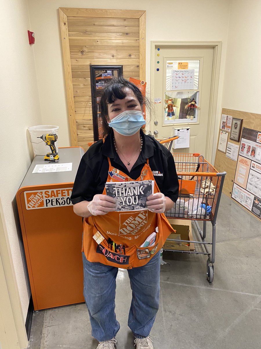 ScoobyDavis's tweet photo. Saying thank you to some amazing 8938 veterans on Veterans Day. Thank you all for what you have done for our country. #HomeDepotVets https://t.co/WhjnX29ZVB