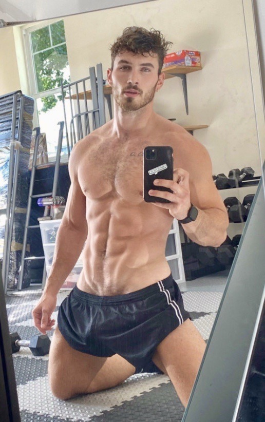 walteriscuming's tweet photo. Yes, on your knees, baby. https://t.co/TSReT8XNuz