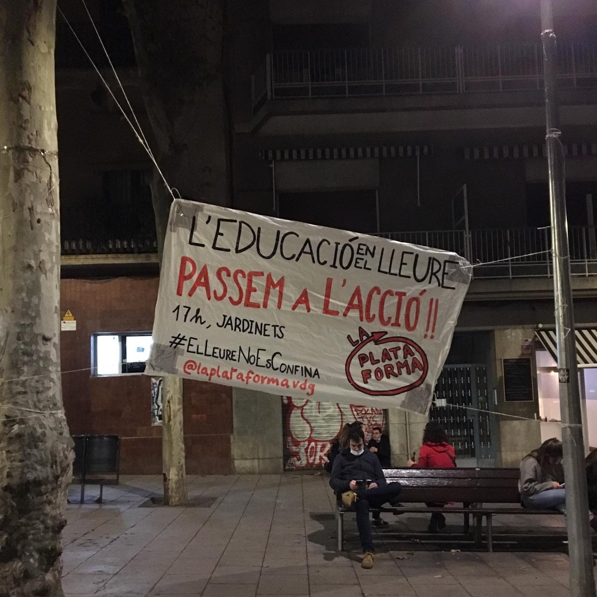 Monitores, caps i quel·les, infants, joves i famílies de tot Barcelona, aquest dissabte sortim al carrer a reivindicar que l'educació en el lleure és imprescindible i segura!

📍Jardinets de Gràcia
🕔 17h

PORTA LA TEVA PANCARTA!

#ElLleureNoEsConfina