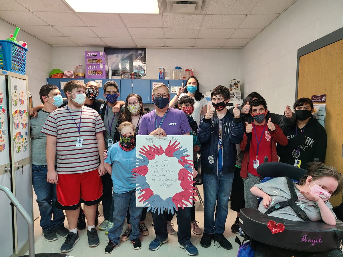 MfhsLife's tweet photo. Today we honor our veteran, Major Gary L. Richards, USAF retired😀
#VeteransDay #thankyouforyourService @MFHS_Principal https://t.co/QFyHPjU438
