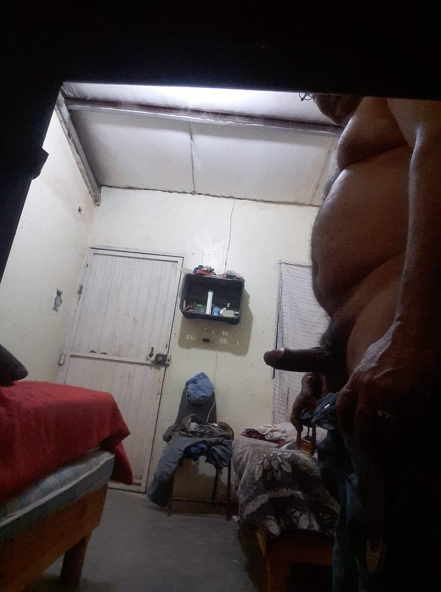 Maduroscalient1's tweet photo. Madurito rico con sus huevotes bien peludos y gruesa su verga!! Se dejarian que les meta su fierro https://t.co/Owpq1qv1Vk
