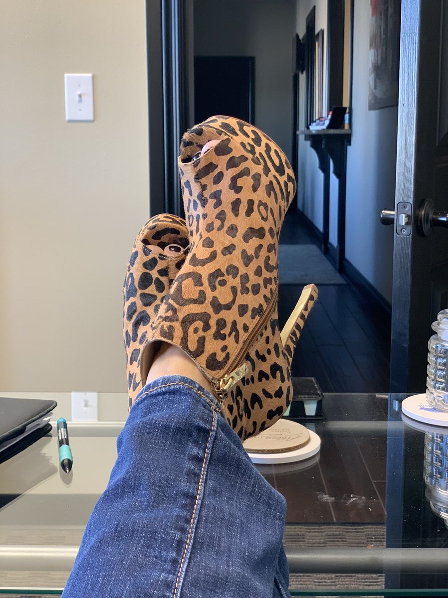 yraz's tweet photo. #LeopardIsMyNeutral these booties are 🔥🔥🔥.  I love a statement shoe.  #YsShoes #HighHeels #Shoefie #MyLifeInHeels #ShoeAddict https://t.co/N6v5p3Q4yb