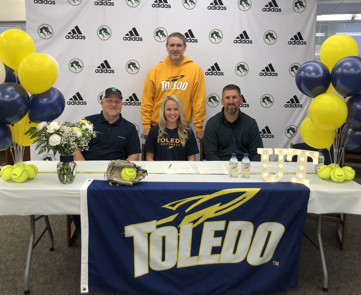 16uThunder's tweet photo. Got to watch @sidneygriffithg at her signing today to play softball @ToledoSoftball   Could not be more proud of her!!! You deserve this Sid!!! #NationalSigningDay https://t.co/NkyKYOuYpI