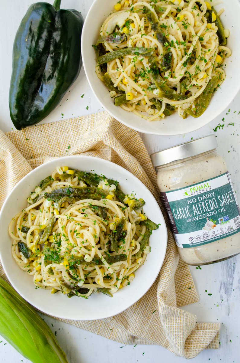 This corn and roasted poblano pasta combines classic Mexican flavors for a spicy, creamy, and delicious weeknight dinner. Instead of using crema for this recipe, I have used the @primalkitchenfoods No-Dairy Garlic Alfredo Sauce #nodairy #wholefood t.ly/5bQ1