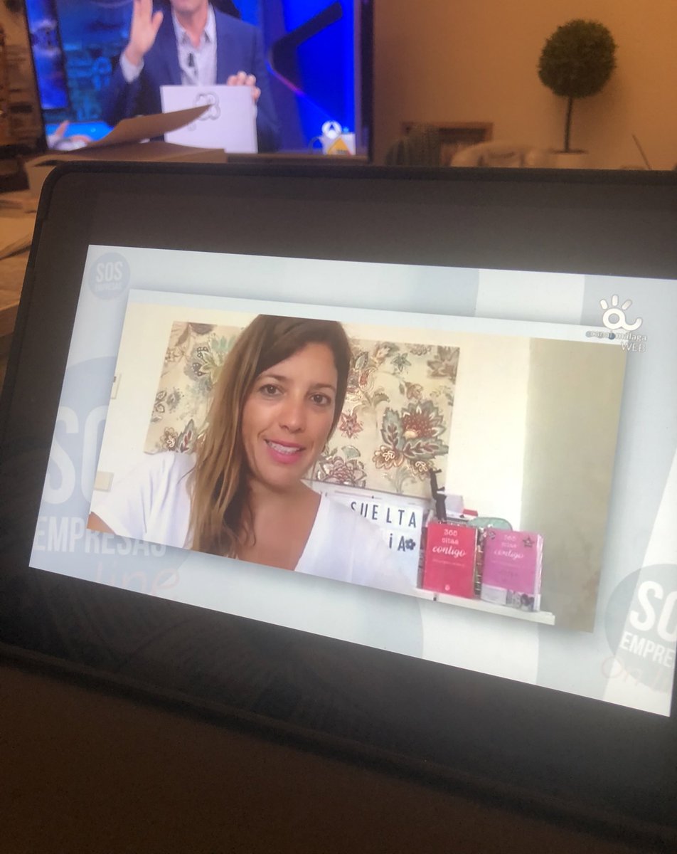 Laura_Chica's tweet photo. Yo en #sosempresas de @CanalMalagaRTV con publicidad subliminal 😜 Me ha gustado el programa aunque hemos tenido que hacerlo online, pero ha quedado genial :) #equipazo #gracias https://t.co/C5wiHncC7e
