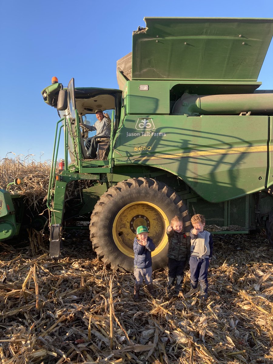 FairgreenSod's tweet photo. What do you do when you get home from school and the combine rolls in? You get @JasonTait3 to take you for a ride. Thanks Jason! #thinkgreencallfairgreen #cornharvest #cashcrop #combinerides https://t.co/p2OryCU6bm