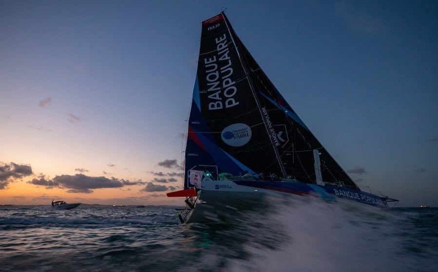 CremerFans's tweet photo. On se couche avec notre Clarisse qui n’en finit pas de remonter dans le classement en étant maintenant à la 13ème place de la course ! 

Une excellente nouvelle pour elle après ces premiers jours compliqués 🙌🌊⛵️

On croit en toi, ne lâche rien! ☺️

#GoClarisse #TousAvecClarisse https://t.co/beORGtsdYB