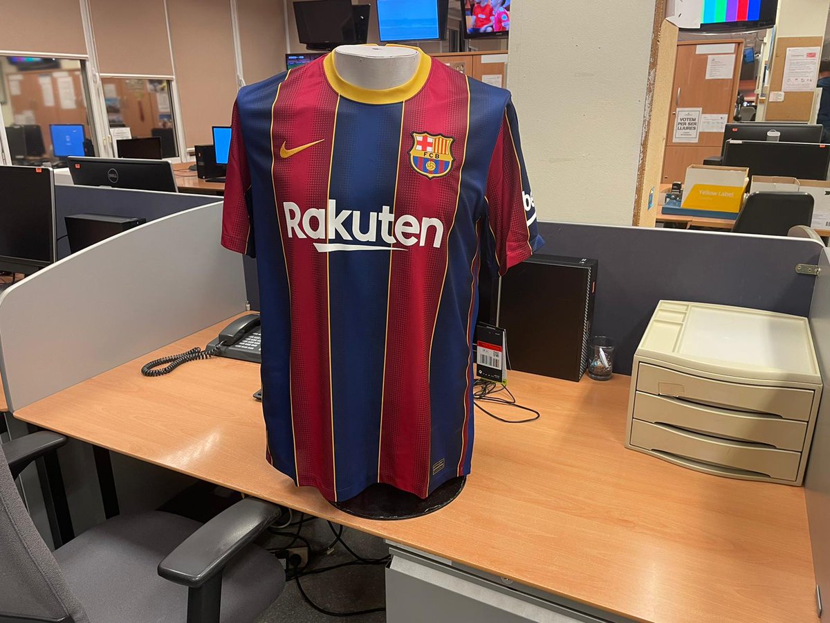 OnzeTv3's tweet image. ⚠️ SORTEGEM UNA SAMARRETA DEL BARÇA!

💥 Una samarreta del Barça amb l&apos;11 a l&apos;esquena pot ser teva! Com? Amb 2 passos molt senzills:

👉 Seguir @OnzeE3
👉 Fer retuit a aquest tuit

⏰ Tens temps fins dilluns a les 23h!
📲 Bases legals: ccma.cat/tv3/onze/concu…
🙌 Sort!

#OnzeE3