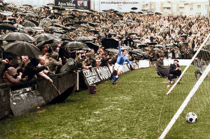 FOTOS HISTORICAS O CHULAS DE FUTBOL - Página 18 EmkyTYoXMAI_Ioc?format=jpg&name=small