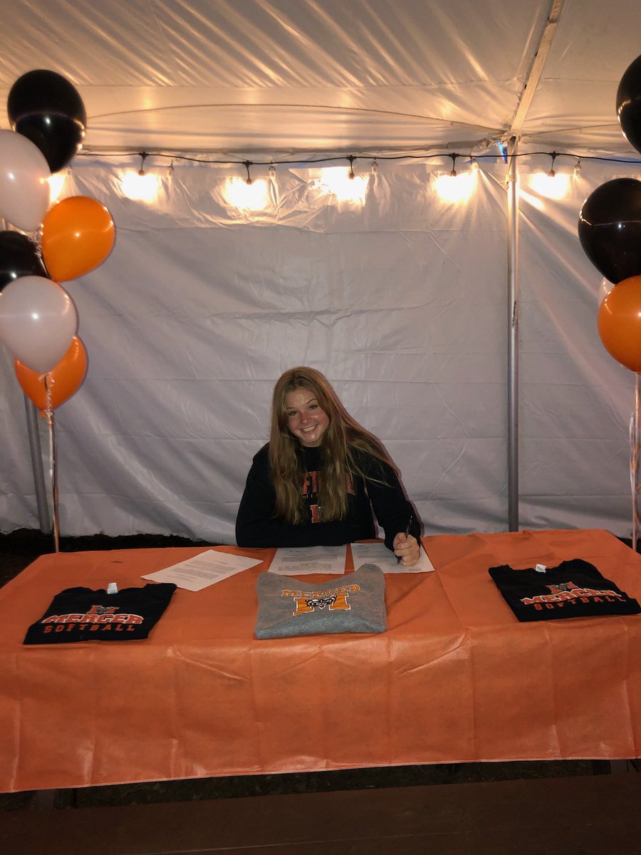 LV_VikingSB's tweet photo. Congratulations to Kendall Owens for officially signing her letter of intent to continue her softball career at Mercer University! We are so proud of you! 🥎💚💛🖤🧡 https://t.co/642Uzj0p0v