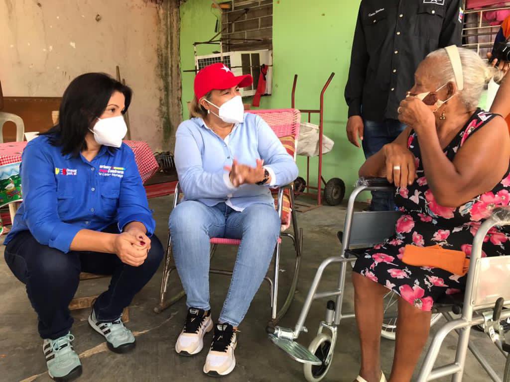 Marlenycdc_'s tweet photo. Los candidatos de la patria estamos desplegados en las comunidades, cara a cara con nuestra gente, viéndonos a los ojos y atendiendo principalmente los casos de salud de nuestra gente ✊🏼 
.
El próximo #6D nosotros VENCEREMOS ⭐️🇻🇪 https://t.co/taWaUniefY