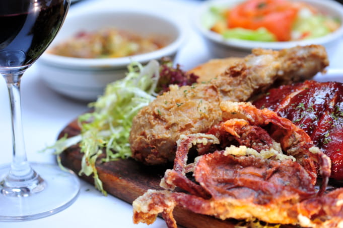 DinerGreen's tweet photo. Our "We love dining" campaign special meal-Sea, Land and Sky Combo (Fried Chicken, BBQ Ribs, Soft Shell Crab)🦀🐖🐓

Plenty of ingredients would be a sufficiency of good food providing for you.

#dinner #pork #crab #chicken https://t.co/TnHj7aAJsI