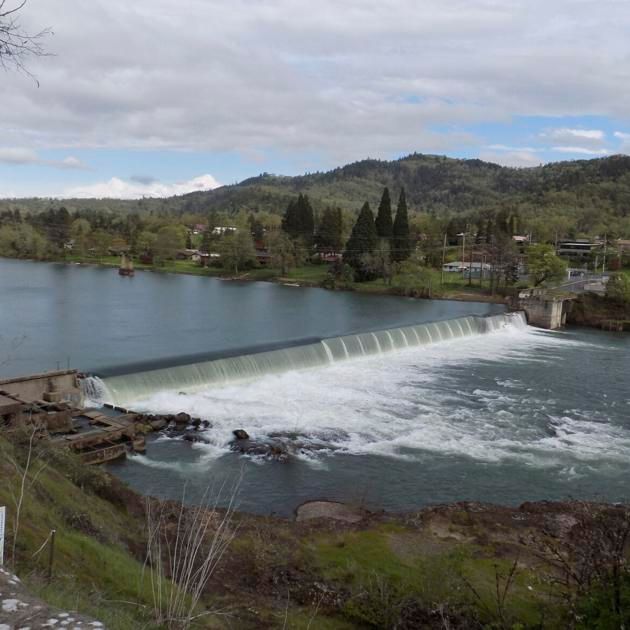 Fishing, environmental groups sue over Umpqua River dam buff.ly/3ln8Syi via @theidahopress #AgingInfrastructure #Deathtrap #FishLadder #WinchesterDam #Salmon