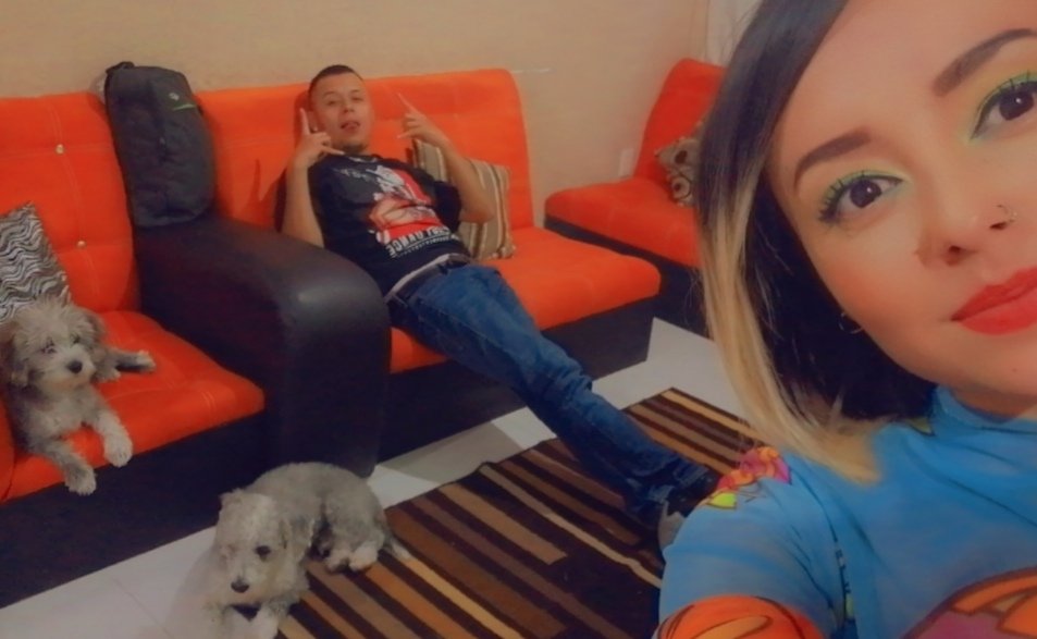 PhatimaRr's tweet photo. @MeCaigoDeRisa @faisirrito @MayrinVillanew #Familiaes esperar la hora para ver juntos @MeCaigoDeRisa 👩‍❤️‍💋‍👨🐶🐶 el mejor programa ❤️ https://t.co/lbZZ46C6JO