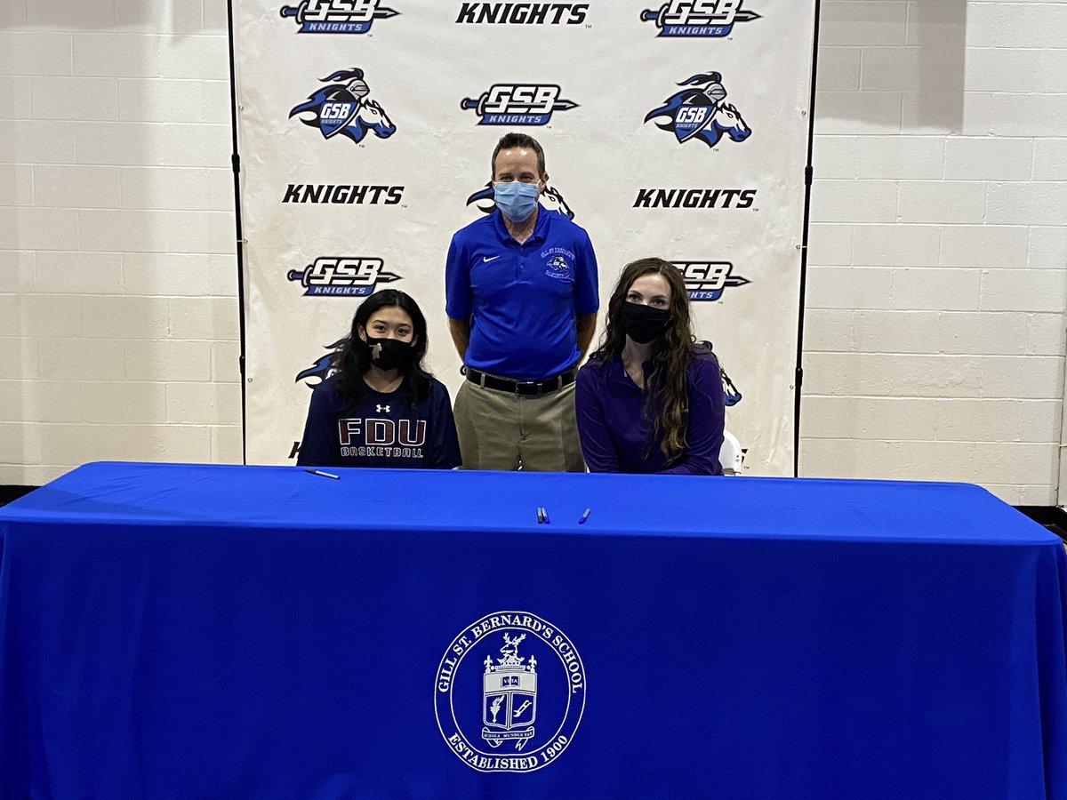 GSB_WBB's tweet photo. Congratulations to our captains on signing day ⁦@ellafajardo8⁩ ⁦@caileighwalsh10⁩. We are extremely proud of them and can’t wait to see them ⁦⁦@nuwbball⁩ @FDUKnightsWBB⁩. The best is yet to come!! https://t.co/FXS2JLNdyE