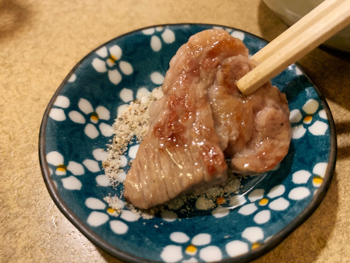 【ジンギスカン楽太郎】 @池袋駅から徒歩4分 ラム肉食べ放題を堪能できるお店。 ラム肉を炭火七輪で豪快に焼き上げて食べまくれるのは肉食系にはたまらない！柔らかく羊肉特有の臭みを抑えてあります！ ライスやラムソーセージも食べ放題✨