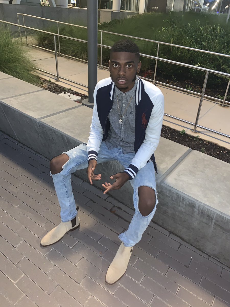 Cnote_OSO's tweet photo. I’m not high maintenance, you’re just low effort 🤷🏾‍♂️😈 https://t.co/aauyk8auGC