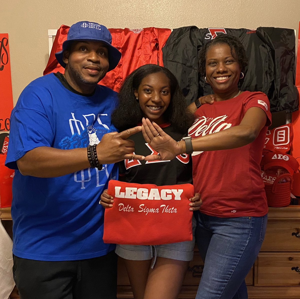Dimples08nLA's tweet photo. Congratulations to our babygirl, Jada! Welcome to our Illustrious Sisterhood. #allofmylove
#deltasigmatheta
#Legacy #gammaalpha #3 #proudmamaanddad #pagingdrbezue https://t.co/mDgbm3iLc6