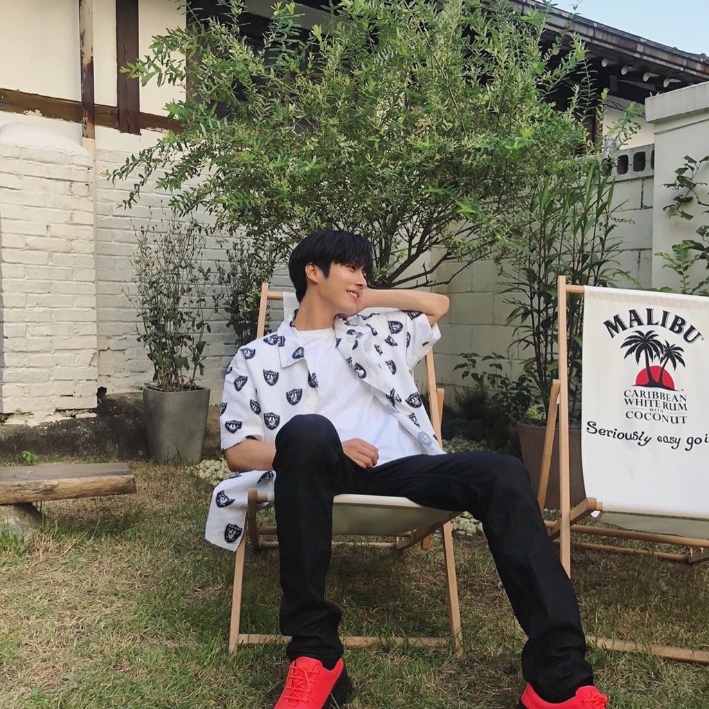 M_jihu's tweet photo. #솔로말고멜로 #마훈 
오늘 저녁 6시 #유투브 #콬티비 
마지막화도 보러오실꺼죠 ? 
열정부자 #마훈 이 열정레이스도 끝~~
오늘 대박 흥미진진 합니다

#이소율 #김도연 #최유정 #김민철 #정효준
즐거웠던 #솔하우스 ! https://t.co/DVRb00Y1uC
