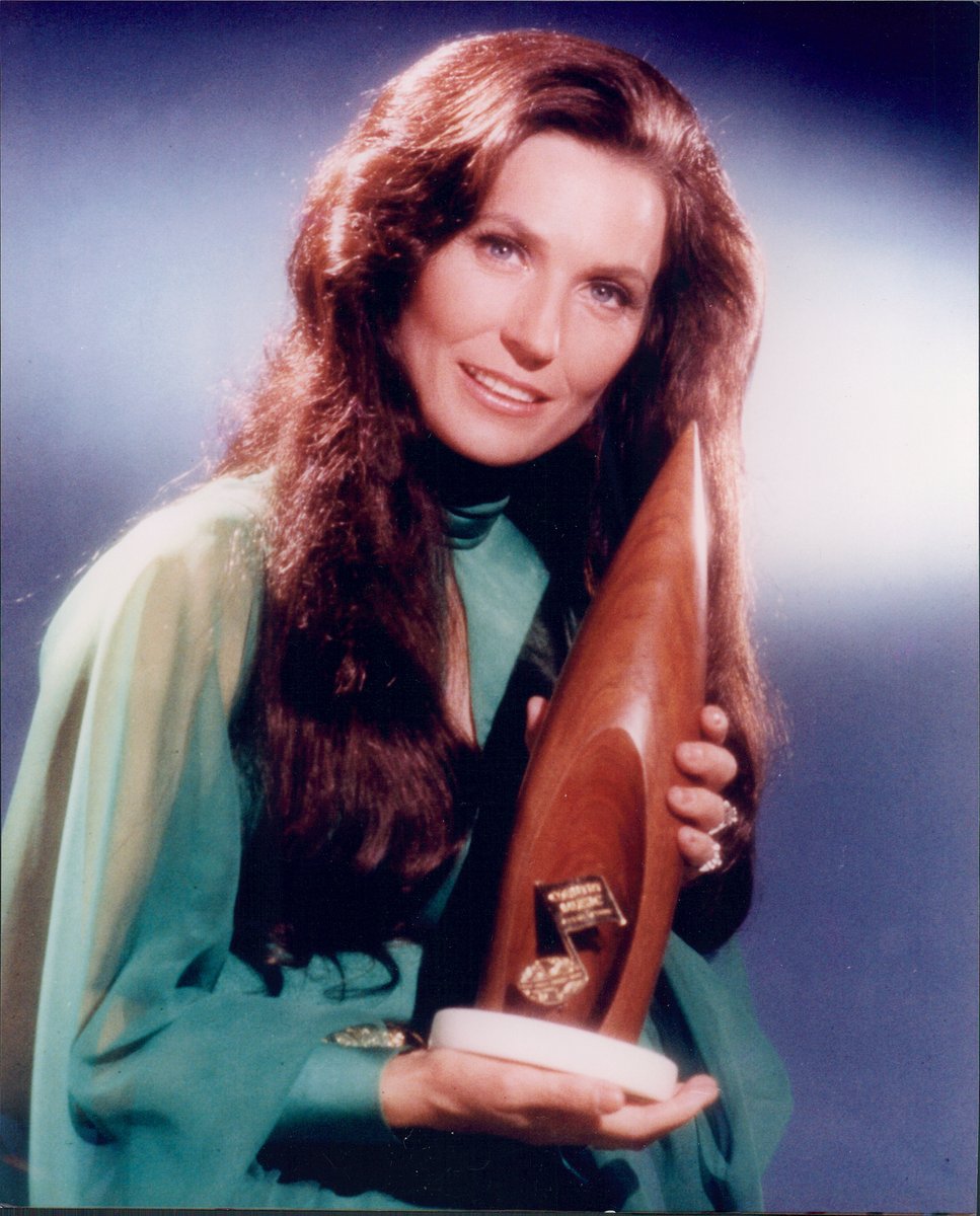 LorettaLynn's tweet photo. CMA will always hold a special place in my heart. Being the first female artist to win Entertainer of the Year was a dream come true. Congratulations to all of the artists. Great job, @dariusrucker and @reba! #CMAawards #1972EOY #likeyesterday https://t.co/pZKga0zIef