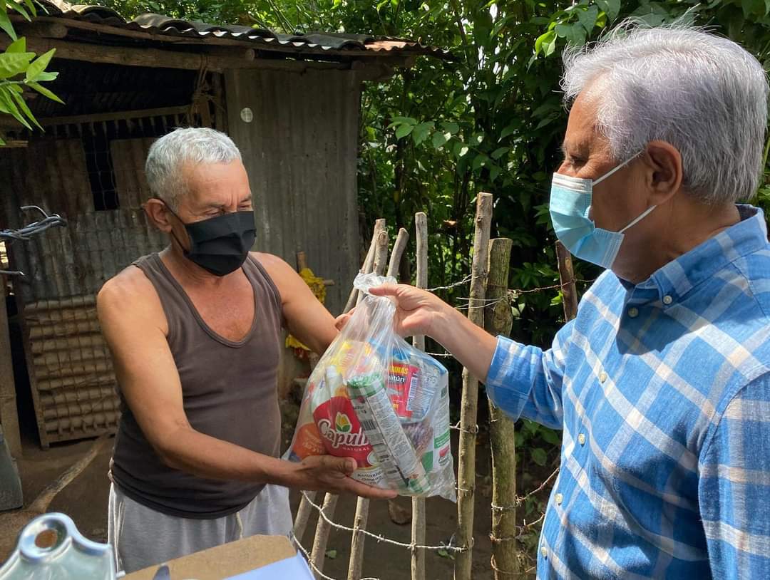 MedardoAlcalde's tweet photo. #MedardoX5 La ayuda sigue llegando a las comunidades de #SanVicente

Junto al equipo del #CMPV, visitamos las comunidades “El Carmen”, “San Fernando”, “San Cristobal 2” y el sector de Calle Antigua a Amapulapa. Beneficiando así a los residentes de dichos sectores https://t.co/hlNPZHUq5w