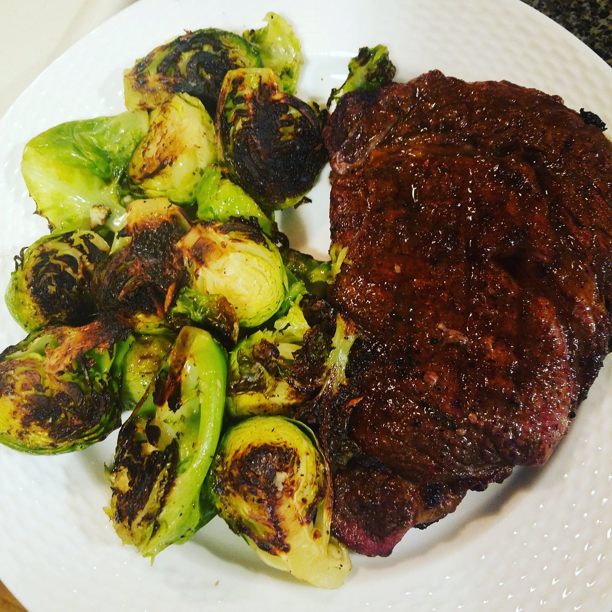 jeffdescoteaux's tweet photo. Just beat the rain! A little rib-eye action with grilled brussel sprouts! #GetInMyBelly #Yummy #Steak #Sprouts #humpday🐪 #IChef https://t.co/NGDPmLJkBm