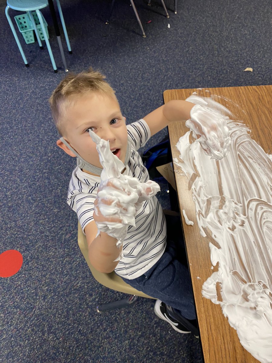 MrsMillerBoyd's tweet photo. We had fun in science today learning about how rain and clouds work with shaving cream! Of course we had to get our hands messy at the end 💛🌧 @BoydBlackhawks https://t.co/24OXHBJpdt