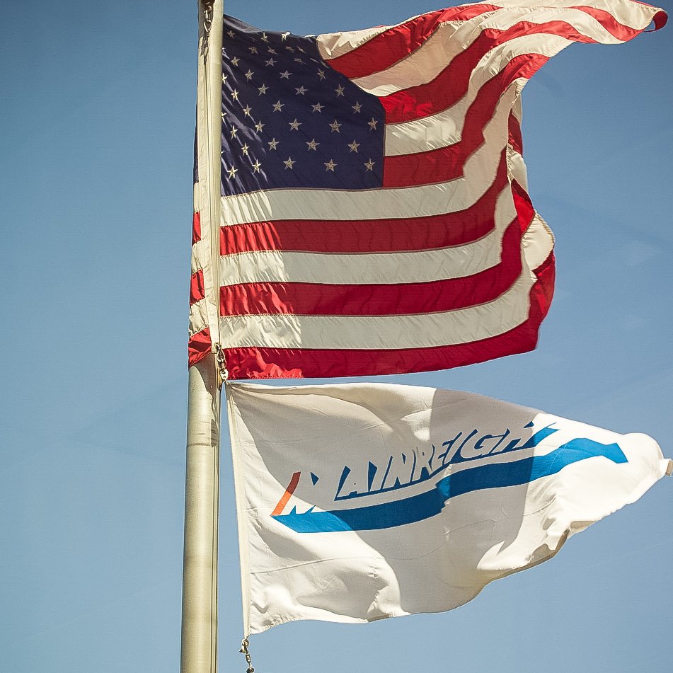 MF_Americas's tweet photo. Today, Mainfreight honors all the men and women who served, including 42 team members of our own, who made sacrifices for our country in the name of freedom. Thank you to our veterans!

#VeteransDay #MainfreightFamily #thankyou https://t.co/uDNbcoIpu6