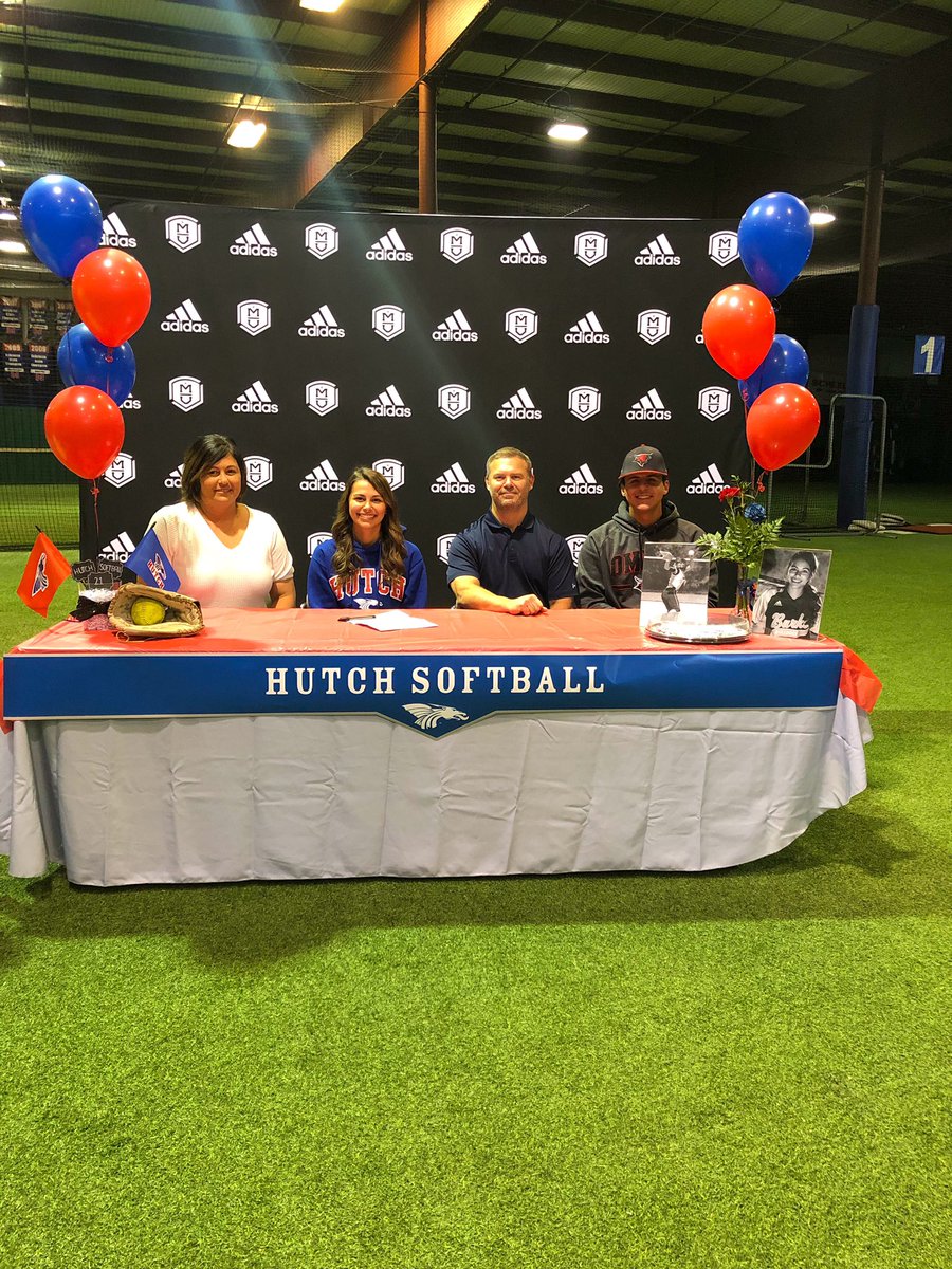 NEGoldRoberts's tweet photo. Congratulations @emily_munson3 on your NLI signing for @HutchSoftball pound for pound the toughest pitcher around!  We are so proud of your achievements both on and off the field and can’t wait to see you chase your dreams! #GoldDNA https://t.co/GCyGn2E0ep