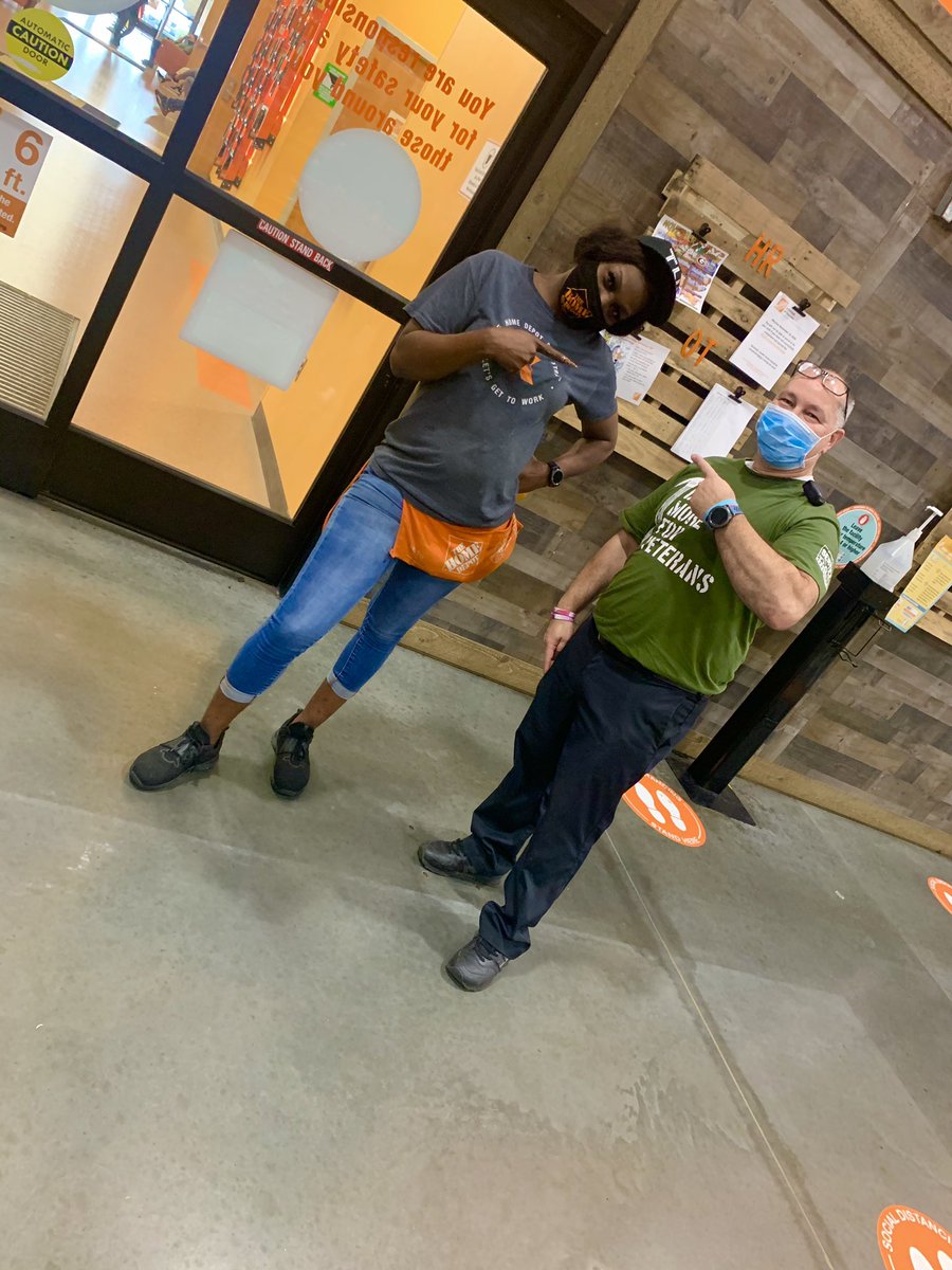 SHolsendolph's tweet photo. Ieshia stopping Jose for a quick Wednesday pic 📸 #key1vibes #Wednesdayquickpics @PaulBTHD @HomeDepot5085 @mercerclan94 @Jose64995092 https://t.co/v0BURKuZ5f