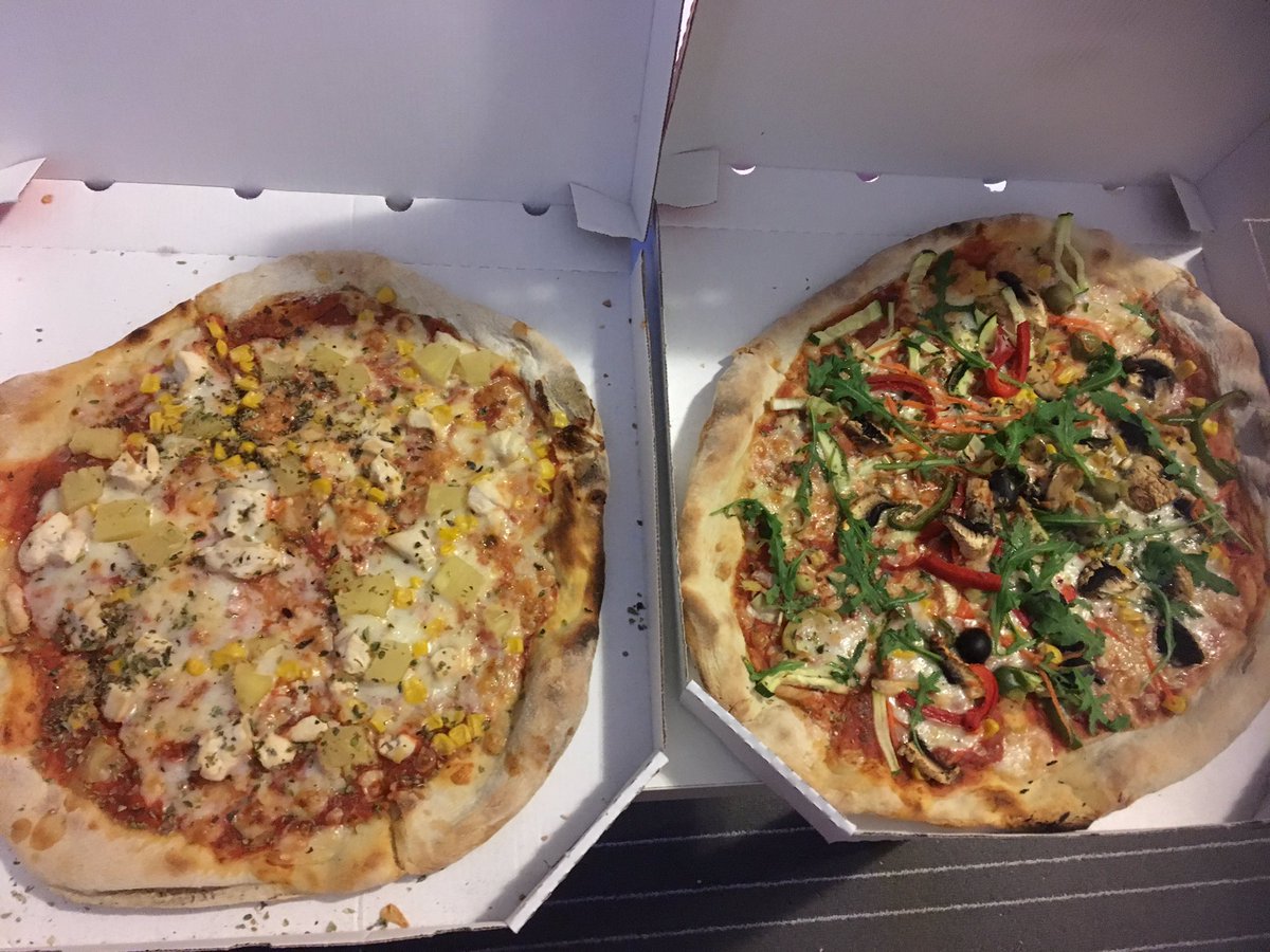 UnBuchito's tweet photo. Pizzas de Mamma Rosa #Puertodelacruz en casa gracias a @Glovo_ES  
Están riquísimas!!!
Recomendado 👌🏼 
#pizza #tenerife #comerencasa #ristorante #mammarosa https://t.co/KM9PZ78ffH