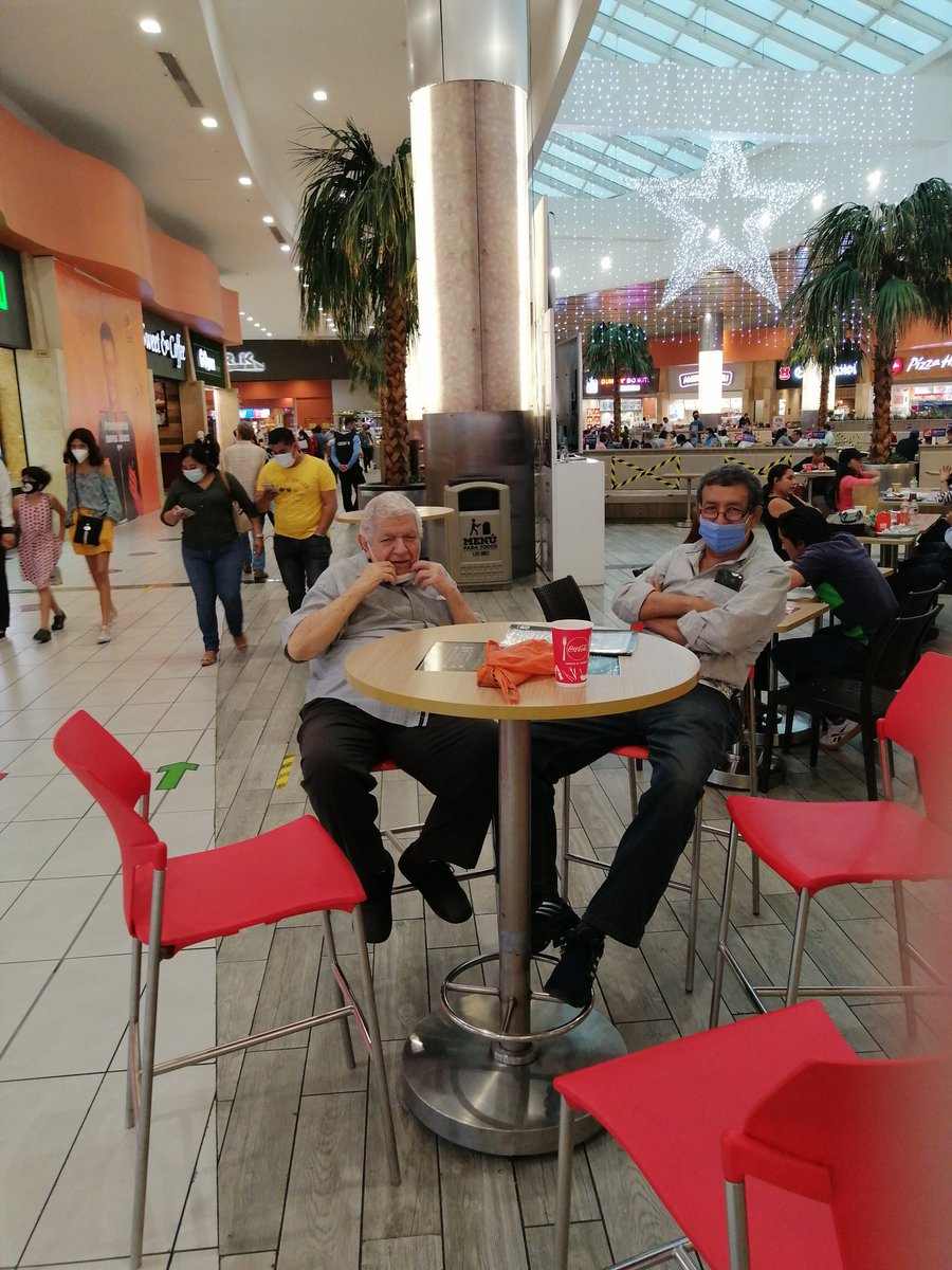 omarmaluk's tweet photo. Por favor @cynthiaviteri envie un metropolitano a citar a mí Tío Gerard Raad, que cada vez que le digo que se suba la mascarilla, me responde "Nadie me puede citar porque Cynthia fue mí alumna" https://t.co/fzWZeO8SHn