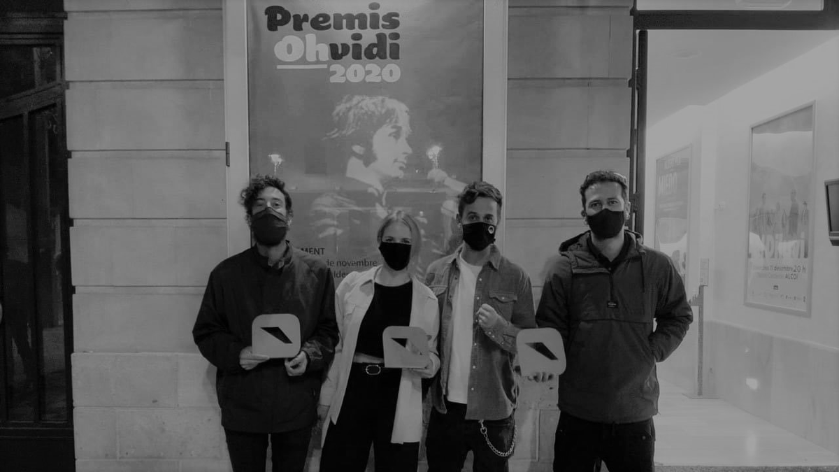 RevistaSao's tweet photo. https://t.co/WFFRFIYmcQ @Smoking_Souls
tres guardons en la edició dels Premis @PremisOvidi. Marala irromp com a guanyador en la secció de folk i @Atlanticmusica en pop Mireia Vives i @BPenalba, Black Fang, La Fúmiga, @tenda_grup , Gem, Nèstor Mir, Verdcel, Ofèlia i @PauAlabajos https://t.co/FEU7F1fteZ