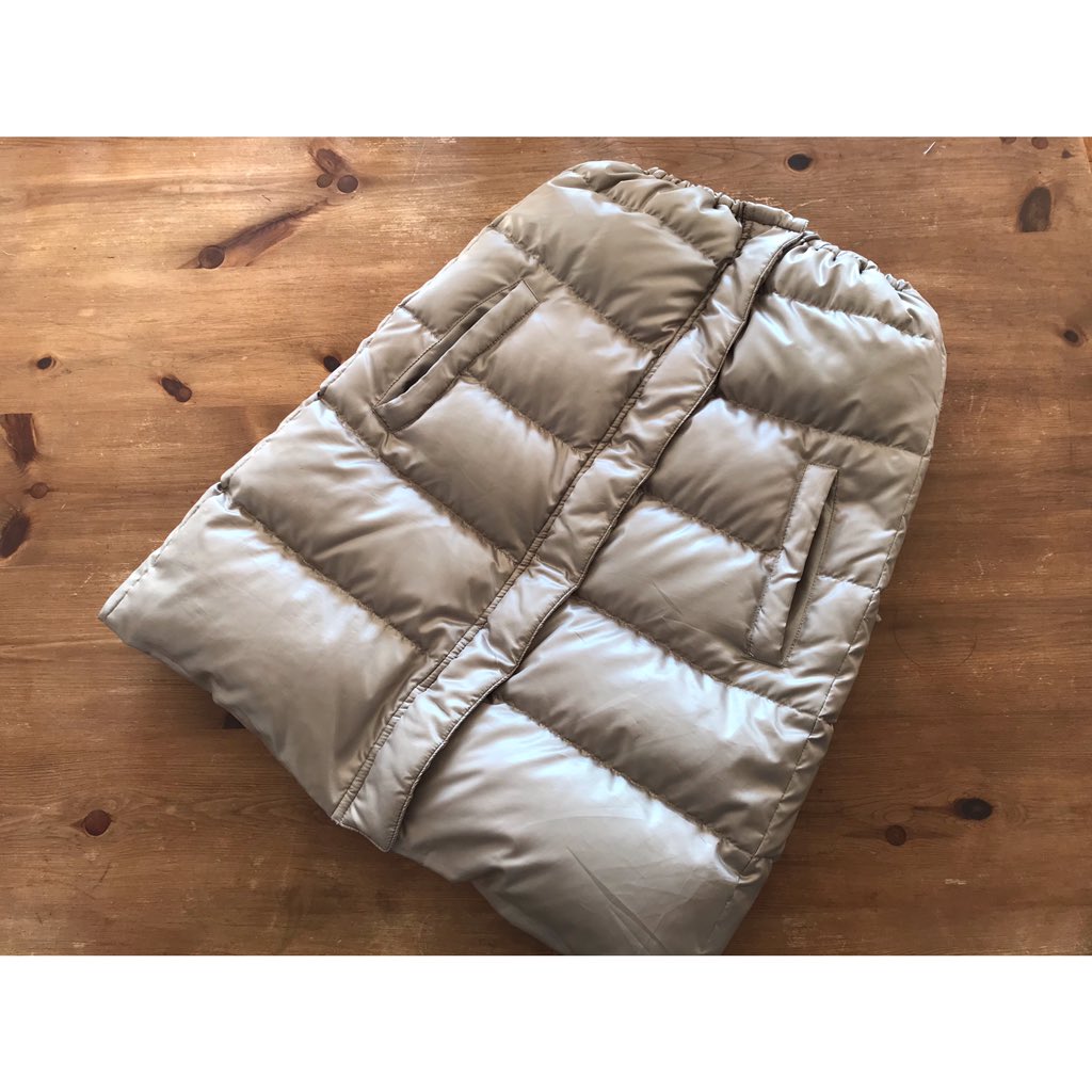 تويتر 革 ときどき 日常 على تويتر リメイク ダウンコート 朝起きたら足回りが寒くて でも暖房をつけるまではないかなあと 膝掛けを巻いていたんですけど 思い立ってリメイクしました スカートとレッグウォーマー 処分しようか迷っていたダウンコートでした