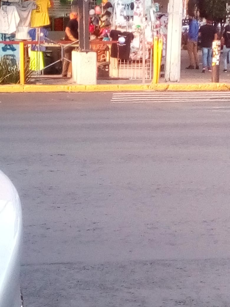 Puchowag's tweet photo. Que de plano hacen lo que quieran en la calle @C5_CDMX  ya no puede caminar libre uno por la banqueta... https://t.co/TZLIZx1Z0v